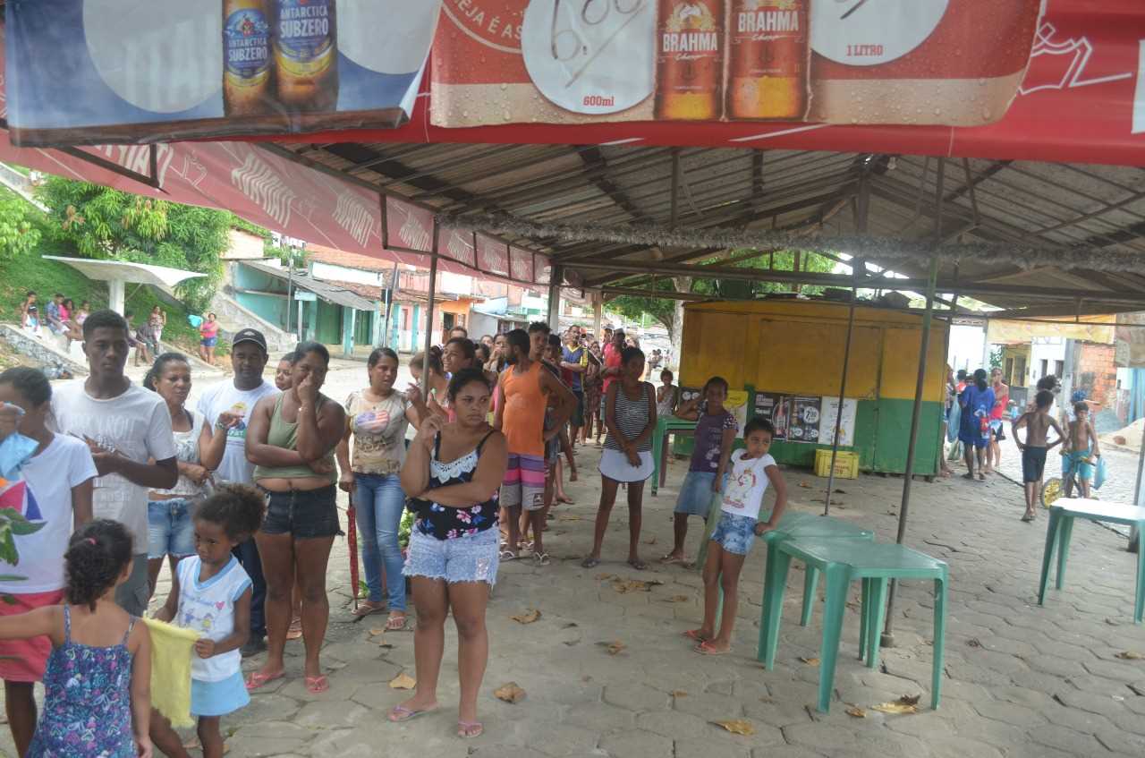 Camacã: Prefeitura faz entrega de quase 20 mil kg de  peixe a população carente e garante a alimentação da Semana Santa
